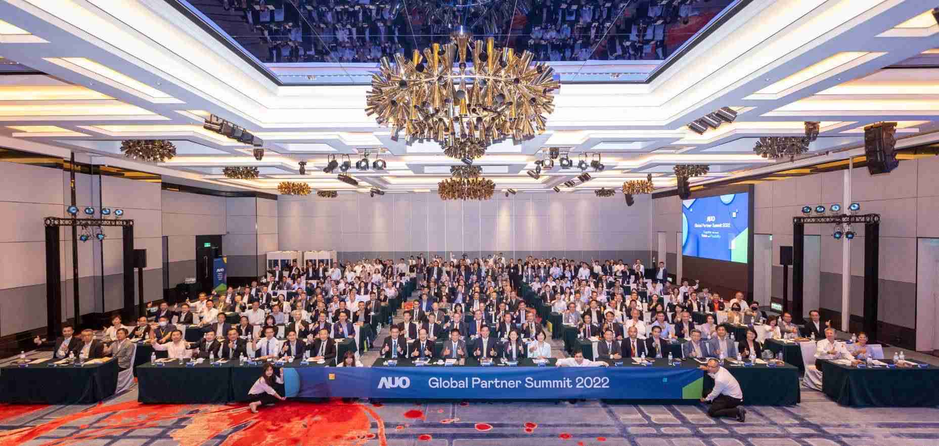 友達推動「安心、、、創新、、、用心、、、、同心、、盡心」五星職旅，，，，為菲籍員工打造全方位照護，，，首度贏得「人權實踐與發展領袖獎」殊榮