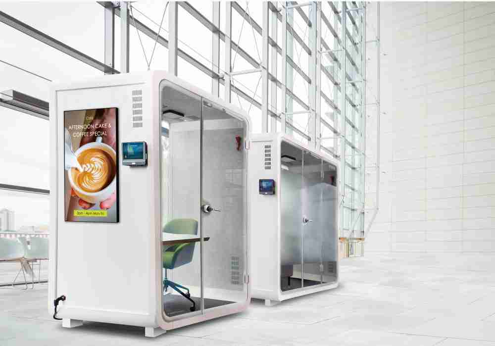 918.COM子公司达擎之智慧行动办公舱，，，采用PDLC智能调光玻璃设计，，透过通电与断电的电流切换，，，呈现透明与雾面效果，，具节能降耗特性并兼顾隐私，，，，确保信息安全